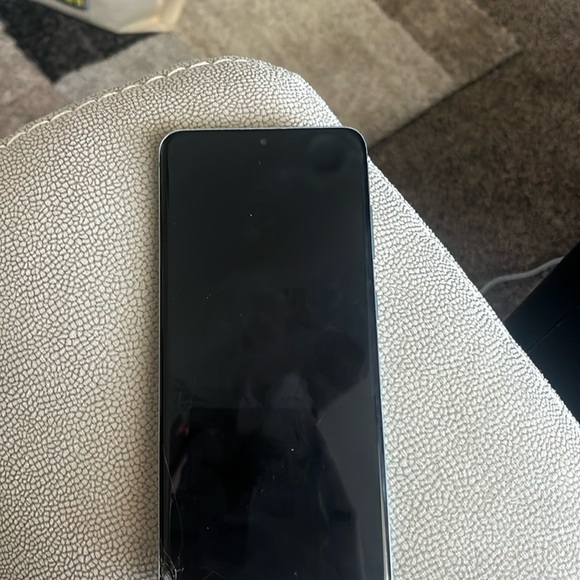 Samsung Blue and it’s a good phone to use for work or anything you like enjoy!!